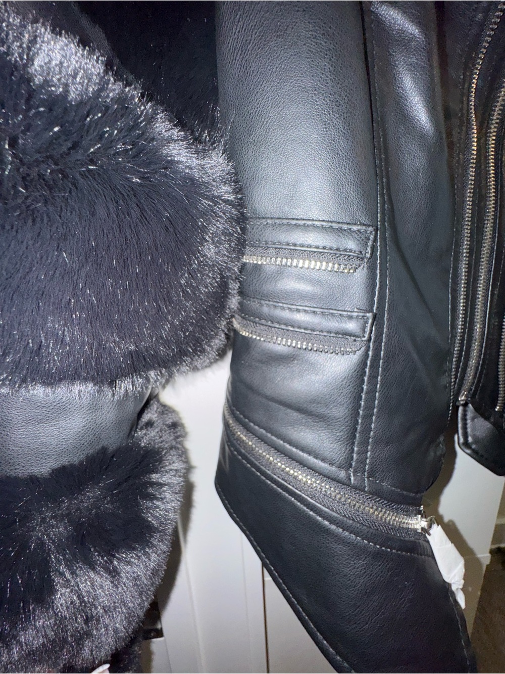 AKIRA x Azalea Wang Black Leather Moto Jacket with Plush Fur-Trimmed Sleeves - Picture 3 of 5